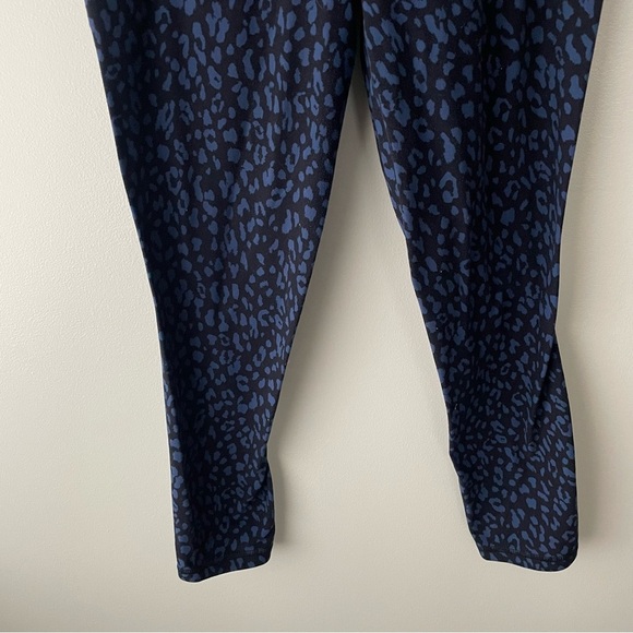 Athleta Salutation Stash Pocket Animal Leopard Print Leggings Blue High Rise - Picture 5 of 8